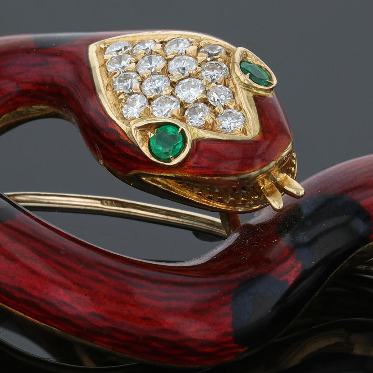 David Webb gold, enamel, diamonds and emeralds brooch