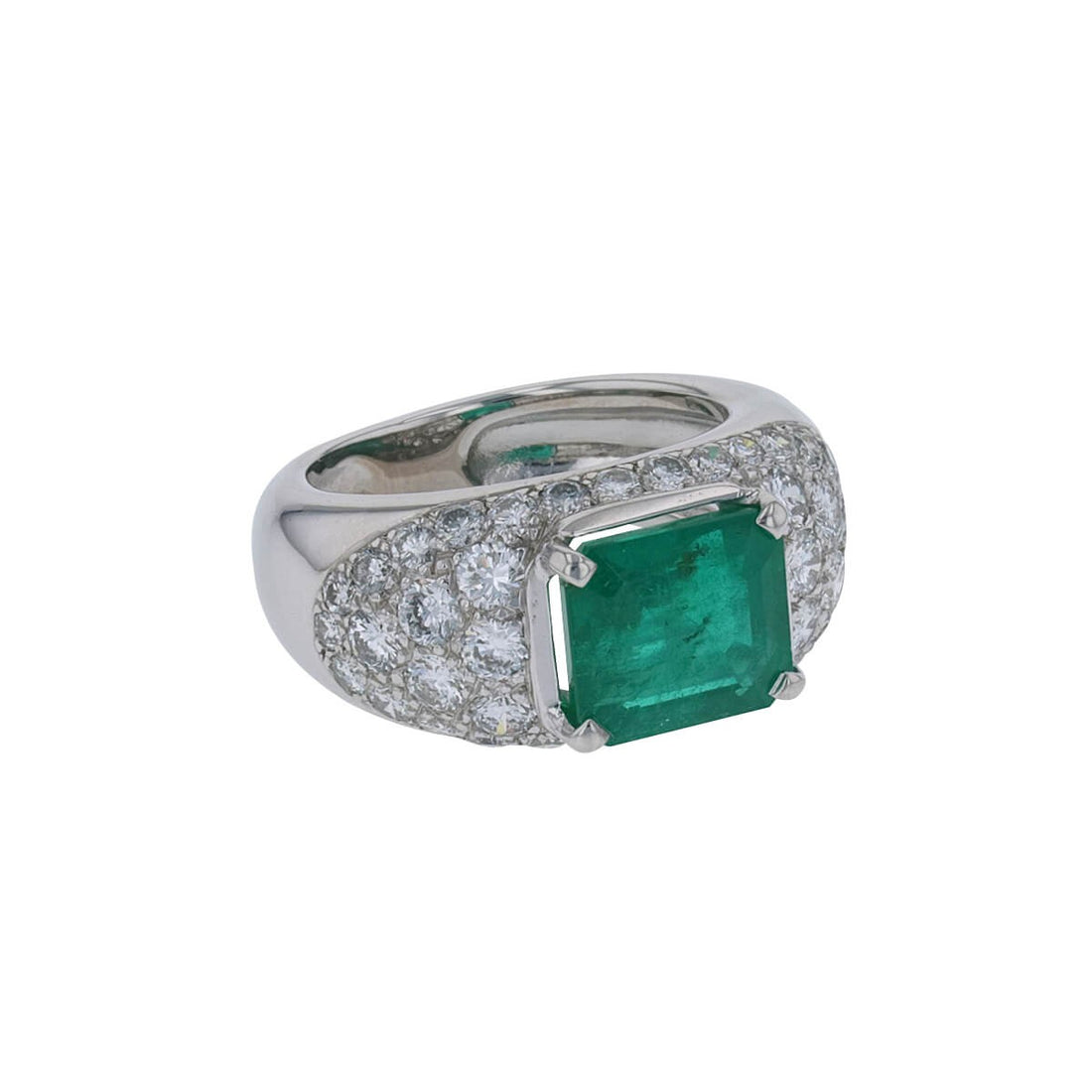 Diamonds, emerald and gold ring