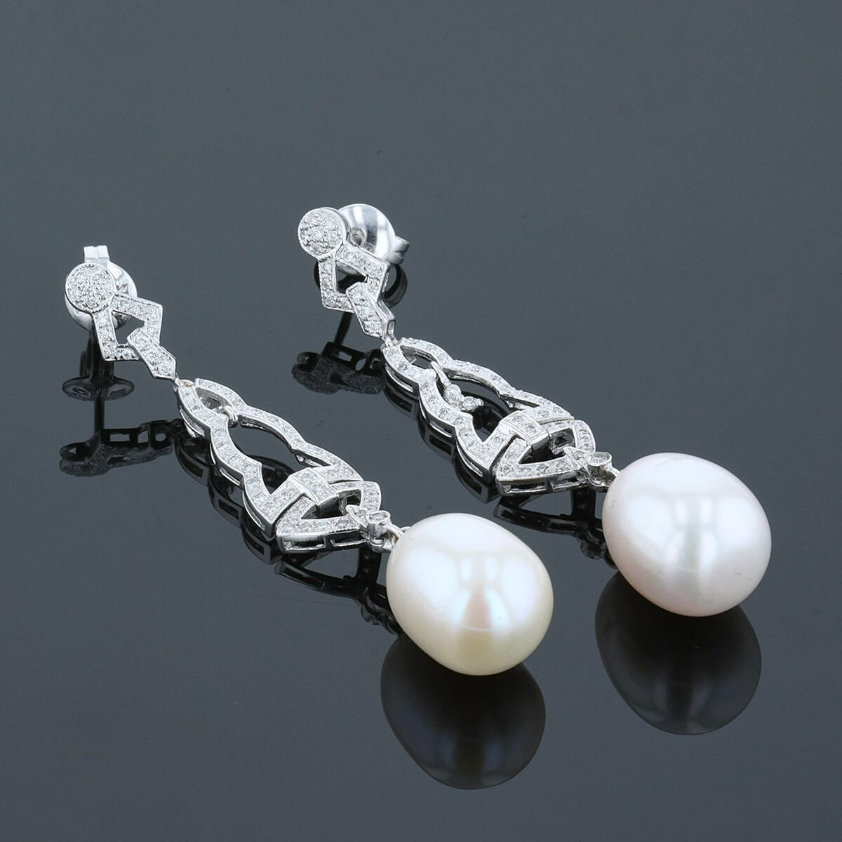 Diamonds, gold and cultured pearls earrings