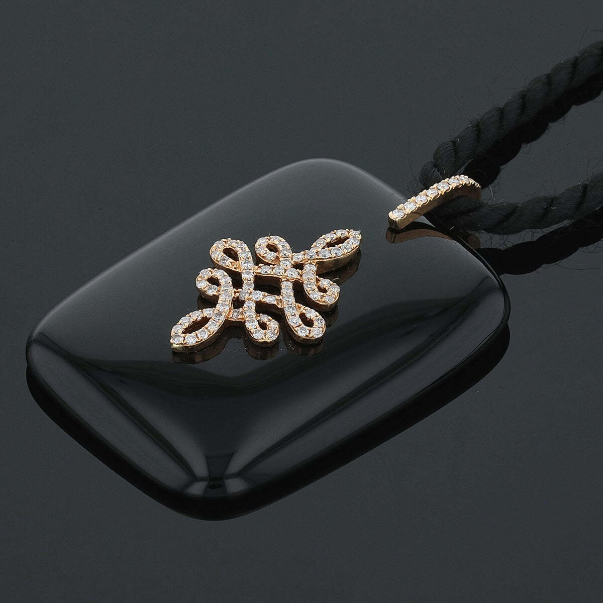 Diamonds, onyx and gold necklace