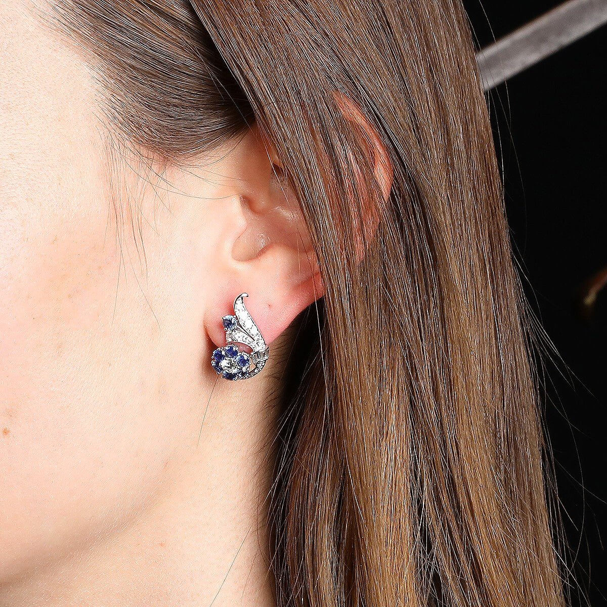 Diamonds, sapphires and gold earrings