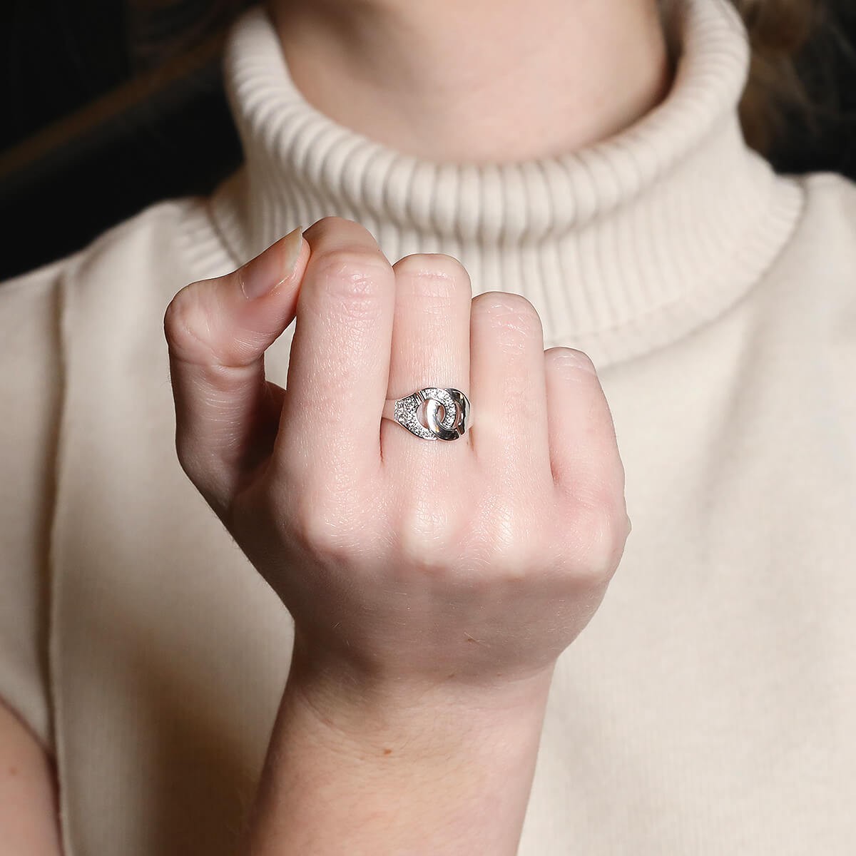 Dinh Van Menottes R10 diamonds and gold ring