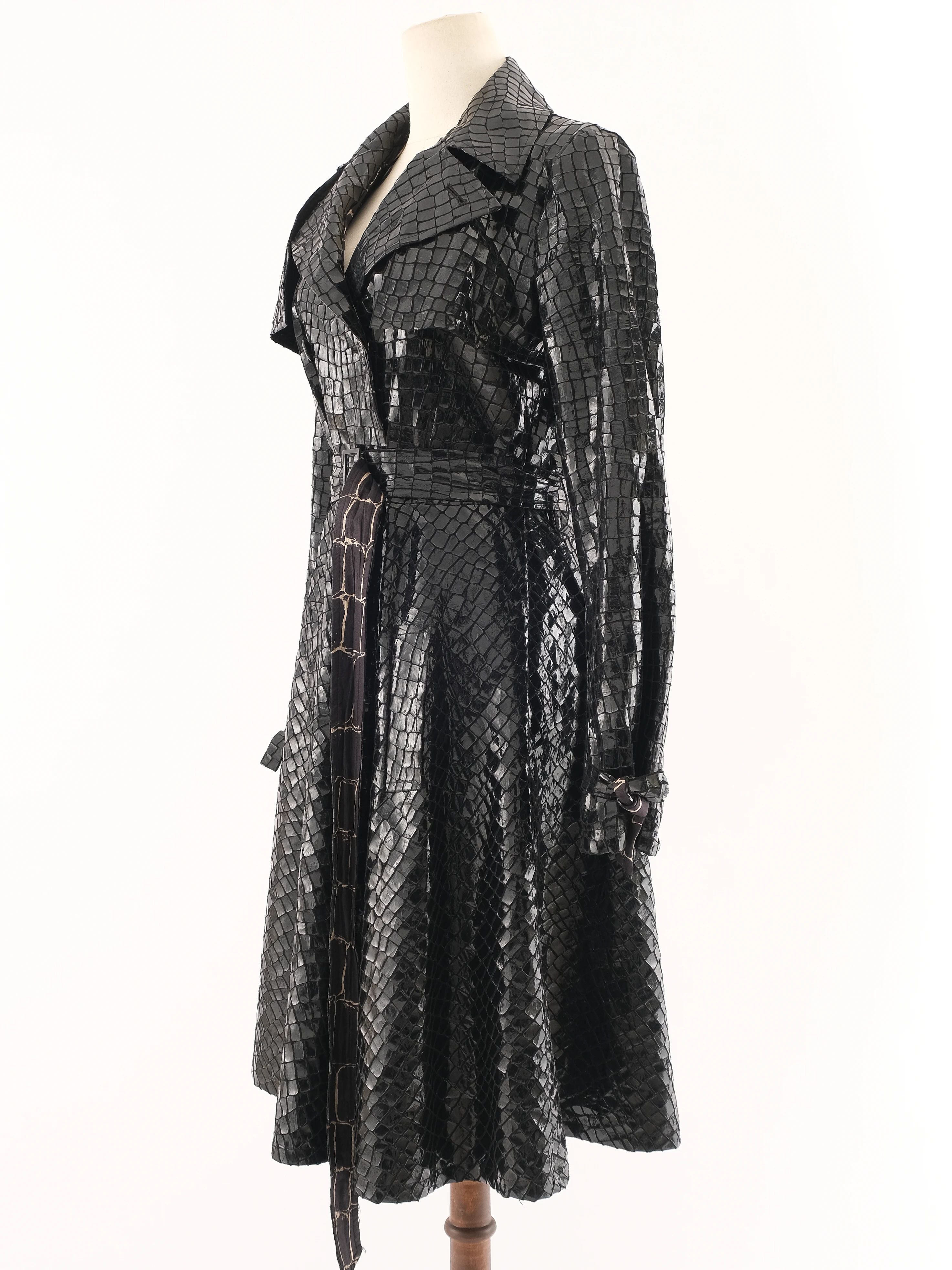 Excellent Armani Collezioni Black Crocodile-Patterned Trench Coat L