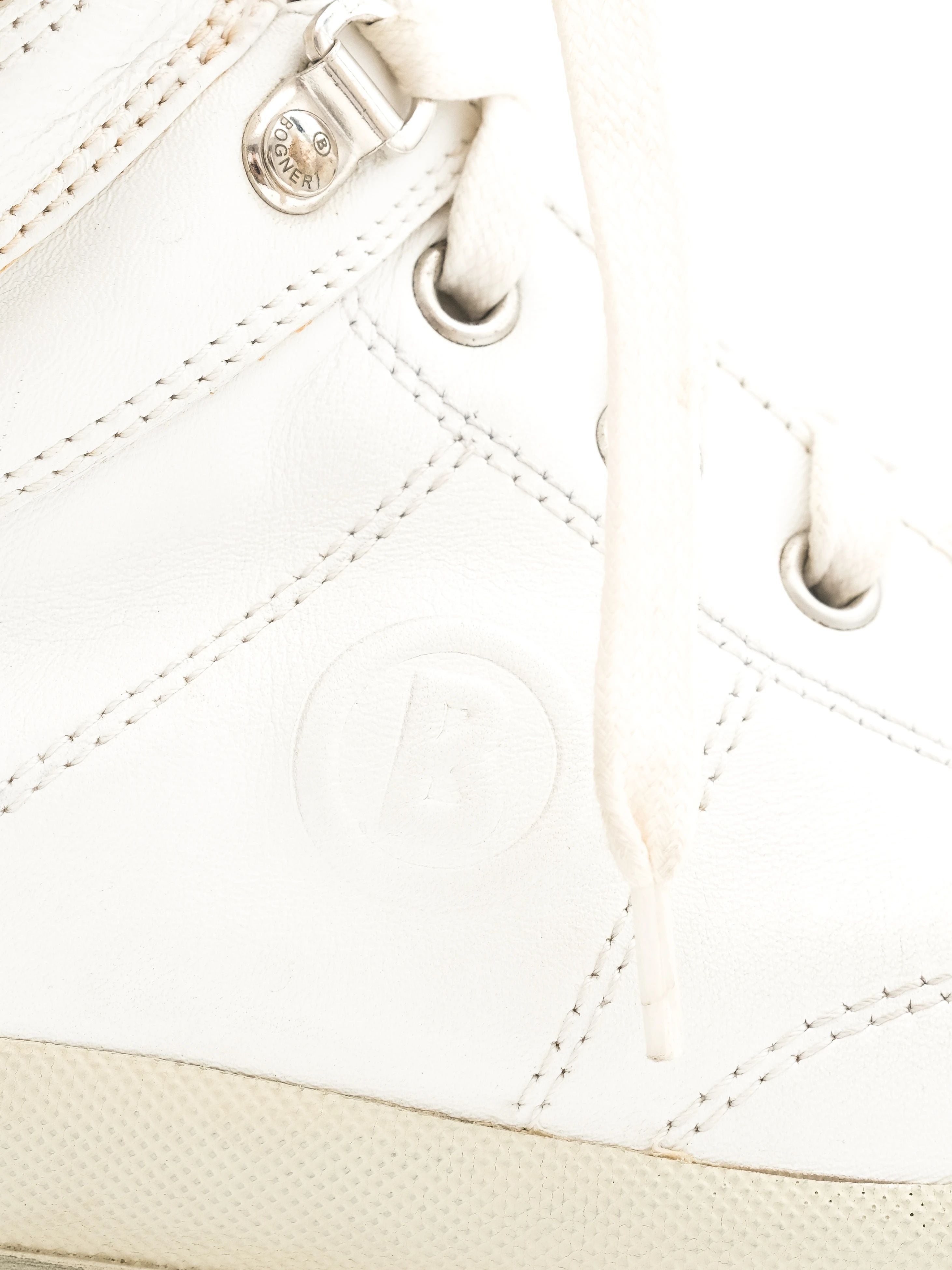 NEW Bogner White Fuzzy Boots Size 38 Winter Rugged Sole