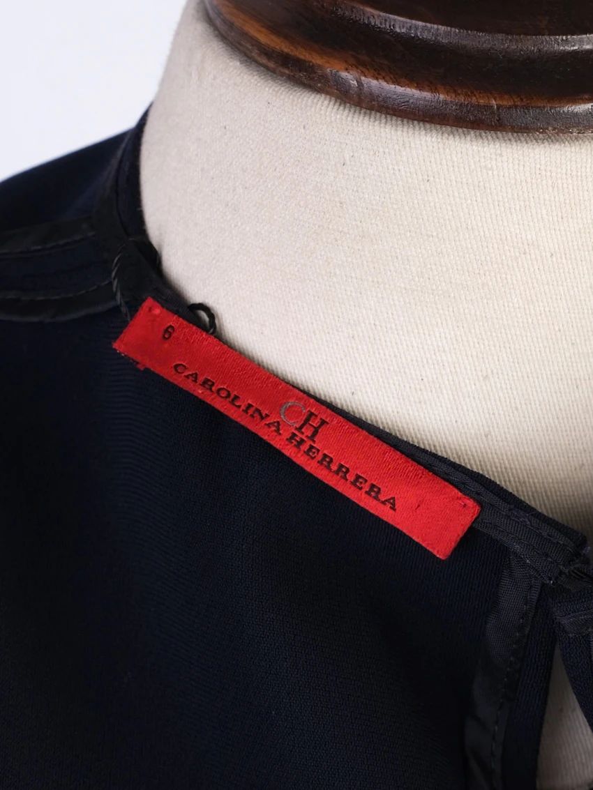 Excellent Carolina Herrera Blue Sleeveless Blouse Size M/S