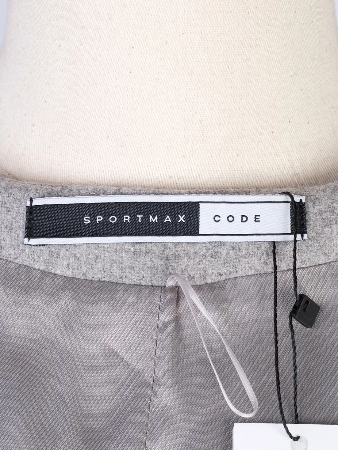 Excellent Sportmax Gray and Furry Women&