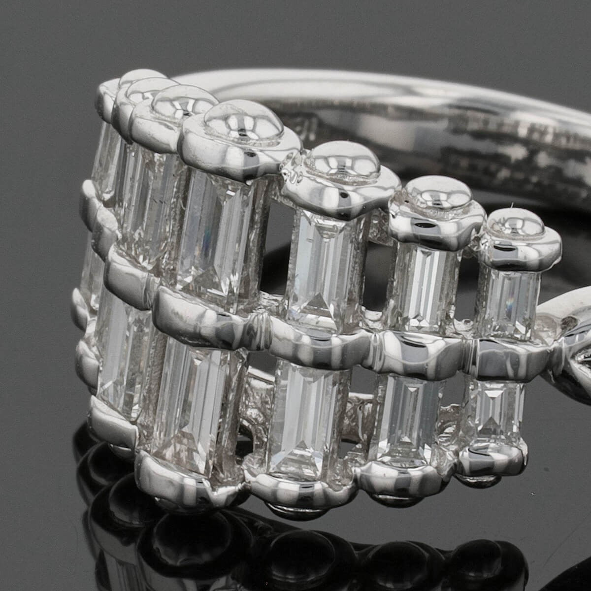 Gold and diamonds ring