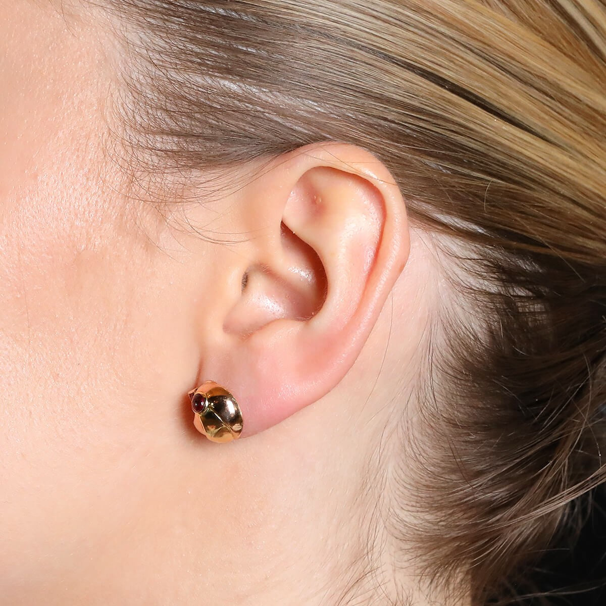 Gold and rubies earrings