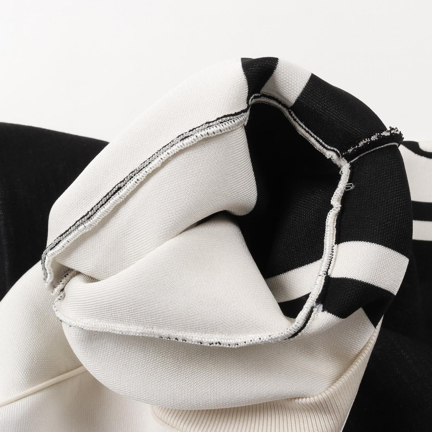 Louis Vuitton Black Beige Knit Rw 222w P 15 Fnkl 10