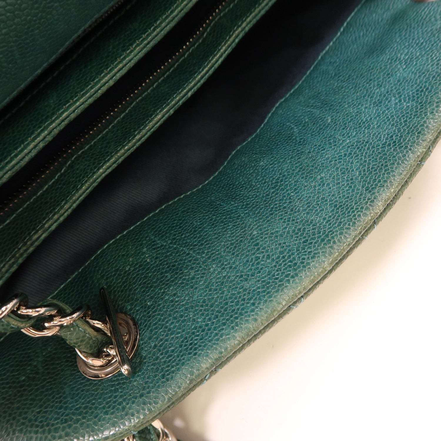 Chanel Green Cowhide Leather Chain Shoulder Silver Chain Shoulder Back Bag Calfskin (cowhide)