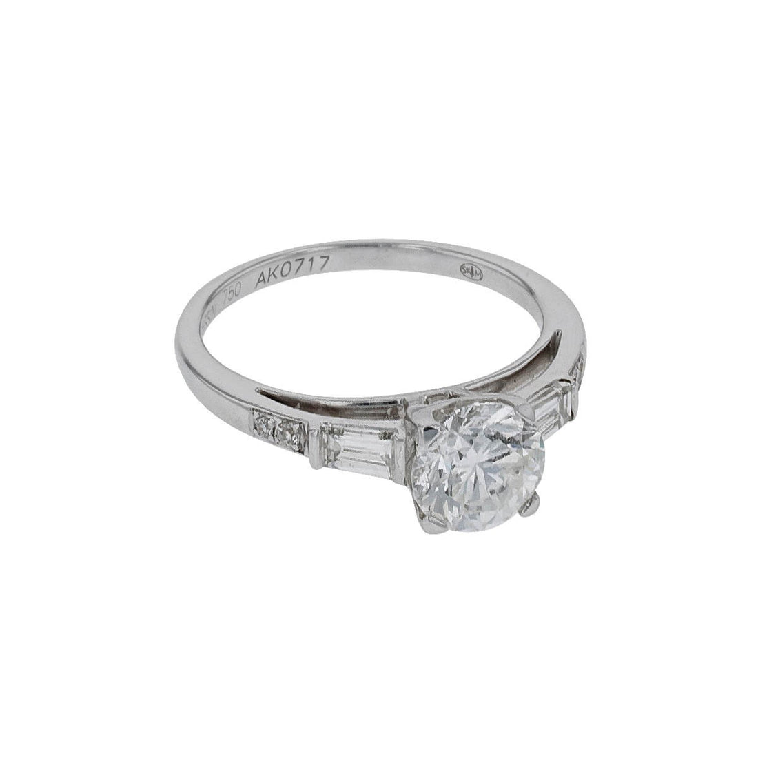 Mauboussin Courtisane diamonds and gold ring