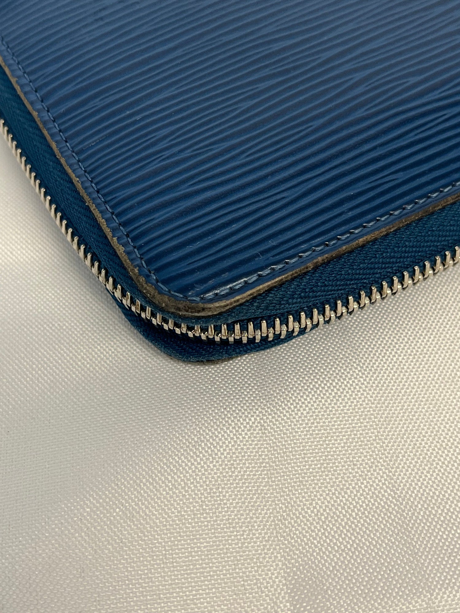 Louis Vuitton Epi Zippy Wallet