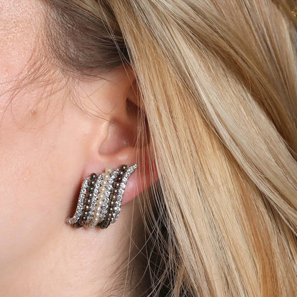 Pearls, diamonds and gold earrings