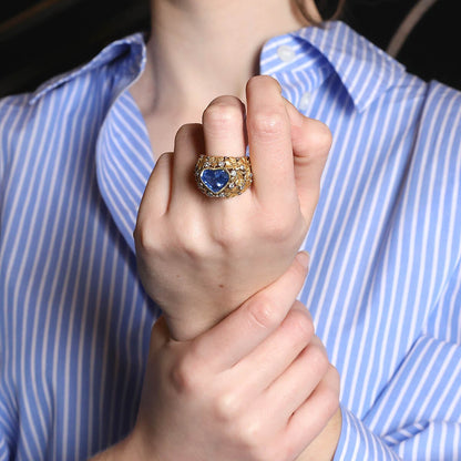 Sapphire, diamonds and gold ring