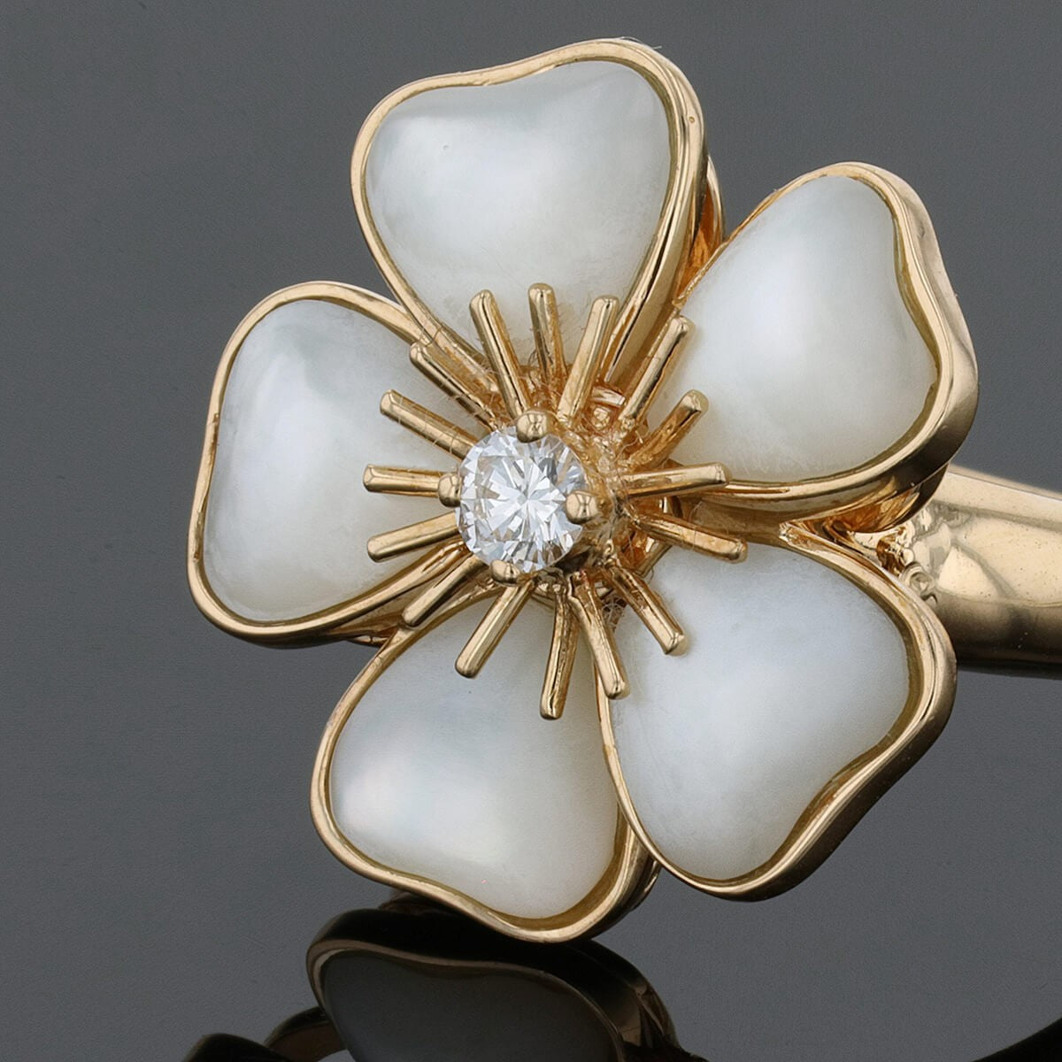Van Cleef &amp; Arpels Clematite diamond, mother of pearl and gold ring