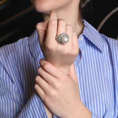 Van Cleef &amp; Arpels cultured pearl, diamonds and platinum ring
