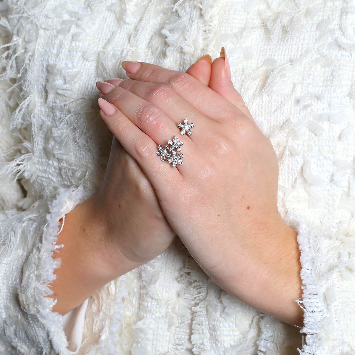 Van Cleef &amp; Arpels Entre les Doigts Socrate diamonds and gold ring