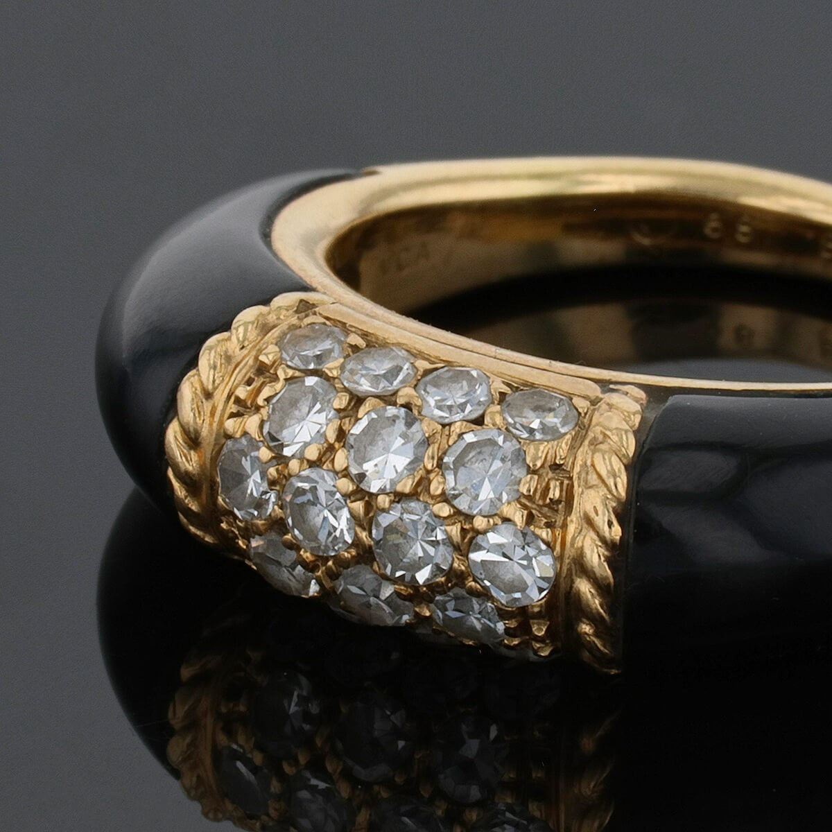 Van Cleef &amp; Arpels Philippine gold, onyx and diamonds ring