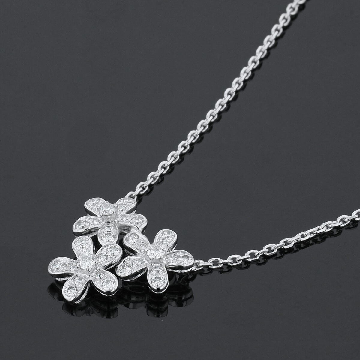 Van Cleef &amp; Arpels Socrate 3 fleurs diamonds and gold necklace