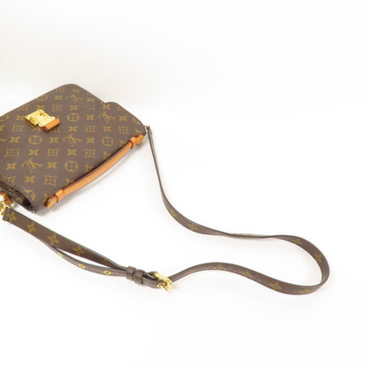 Louis Vuitton Pochette Metis, Monogram