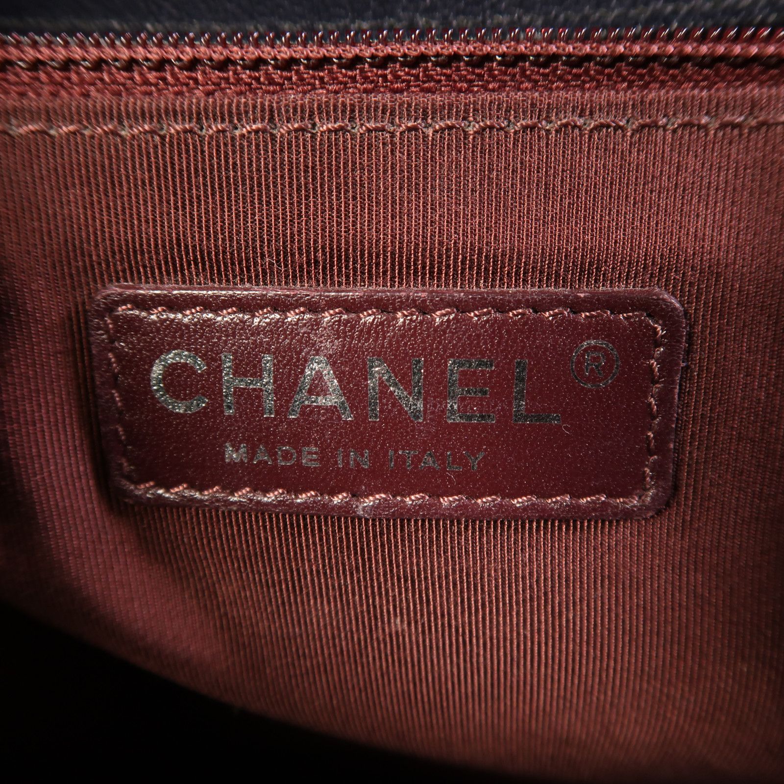 Chanel Black Cowhide Leather Crossbody Back Bag Calfskin (cowhide) Boy 28