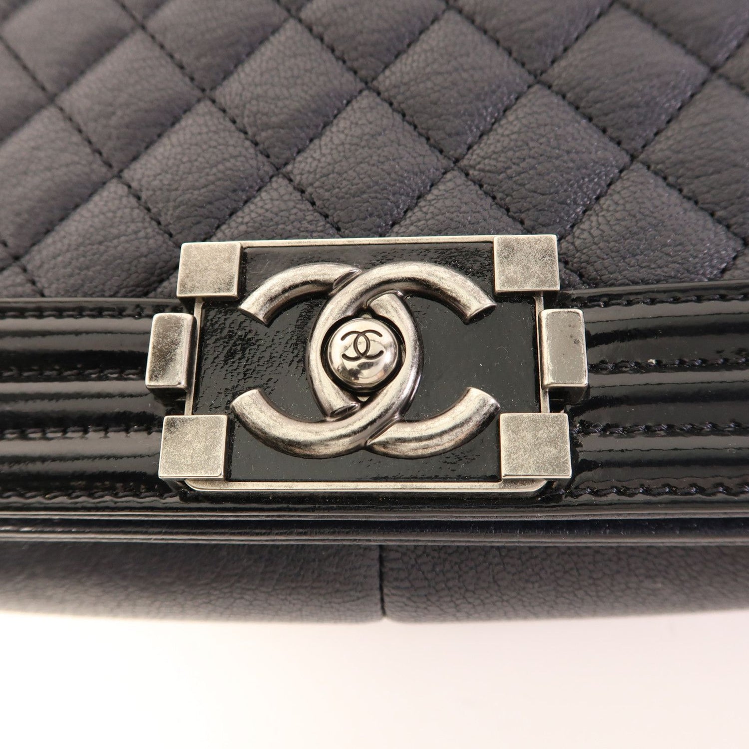 Chanel Black Cowhide Leather Crossbody Back Bag Calfskin (cowhide) Boy 28